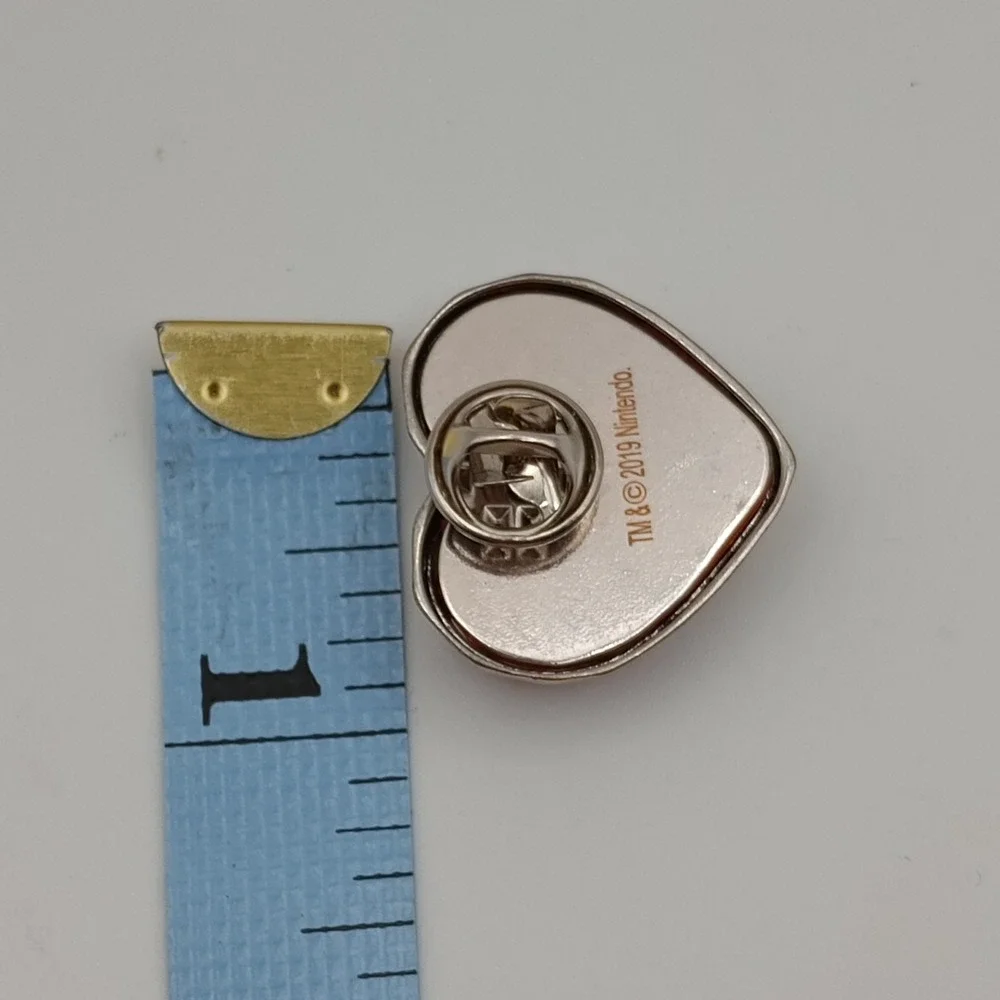 Nintendo 2019 Heart Enamel Pin – Red & Silver Collector's Pin Badge‎ Zelda Style